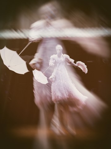ART PHOTOGRAPHY SCHWEBEND